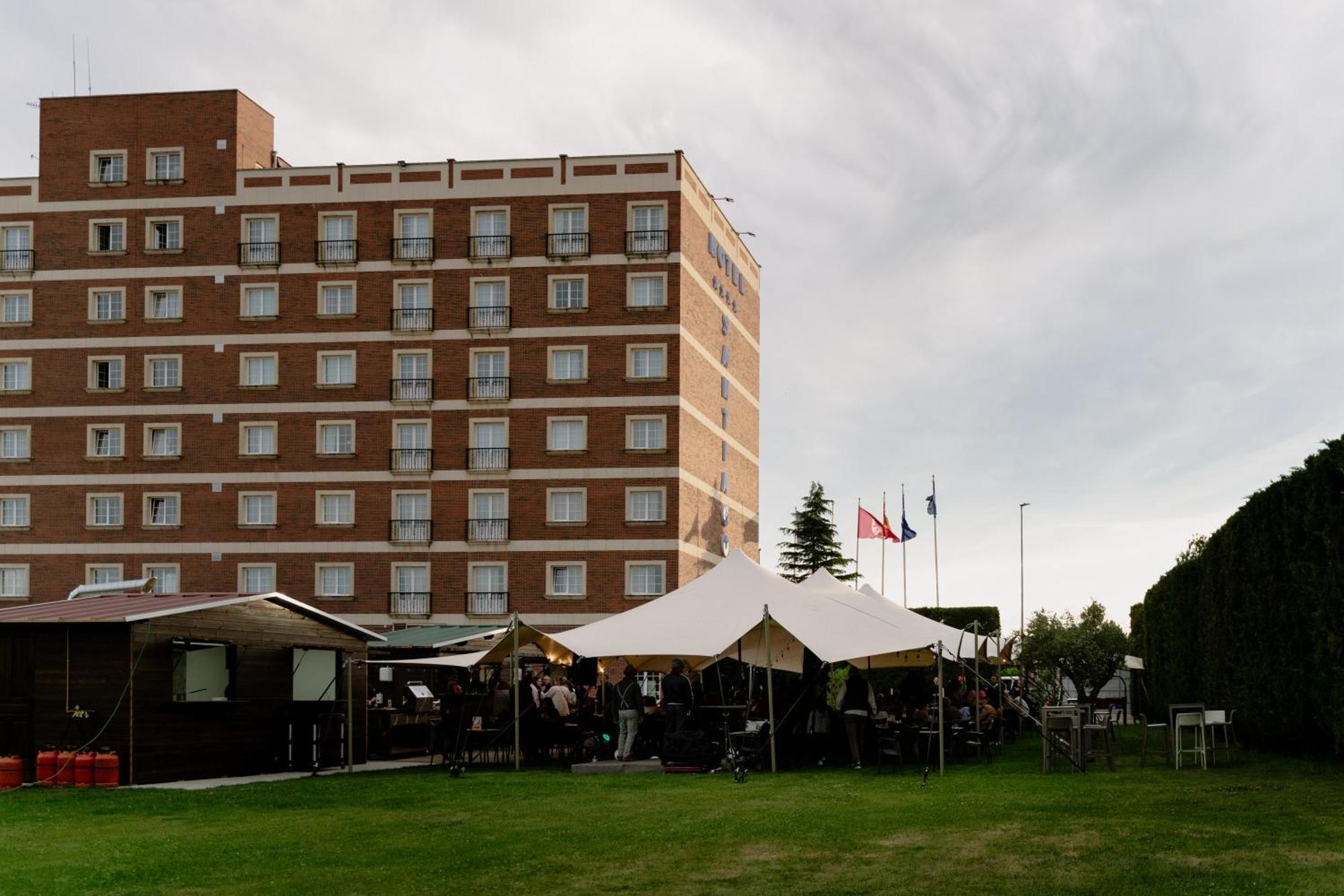 Hotel Santiago León Exterior foto