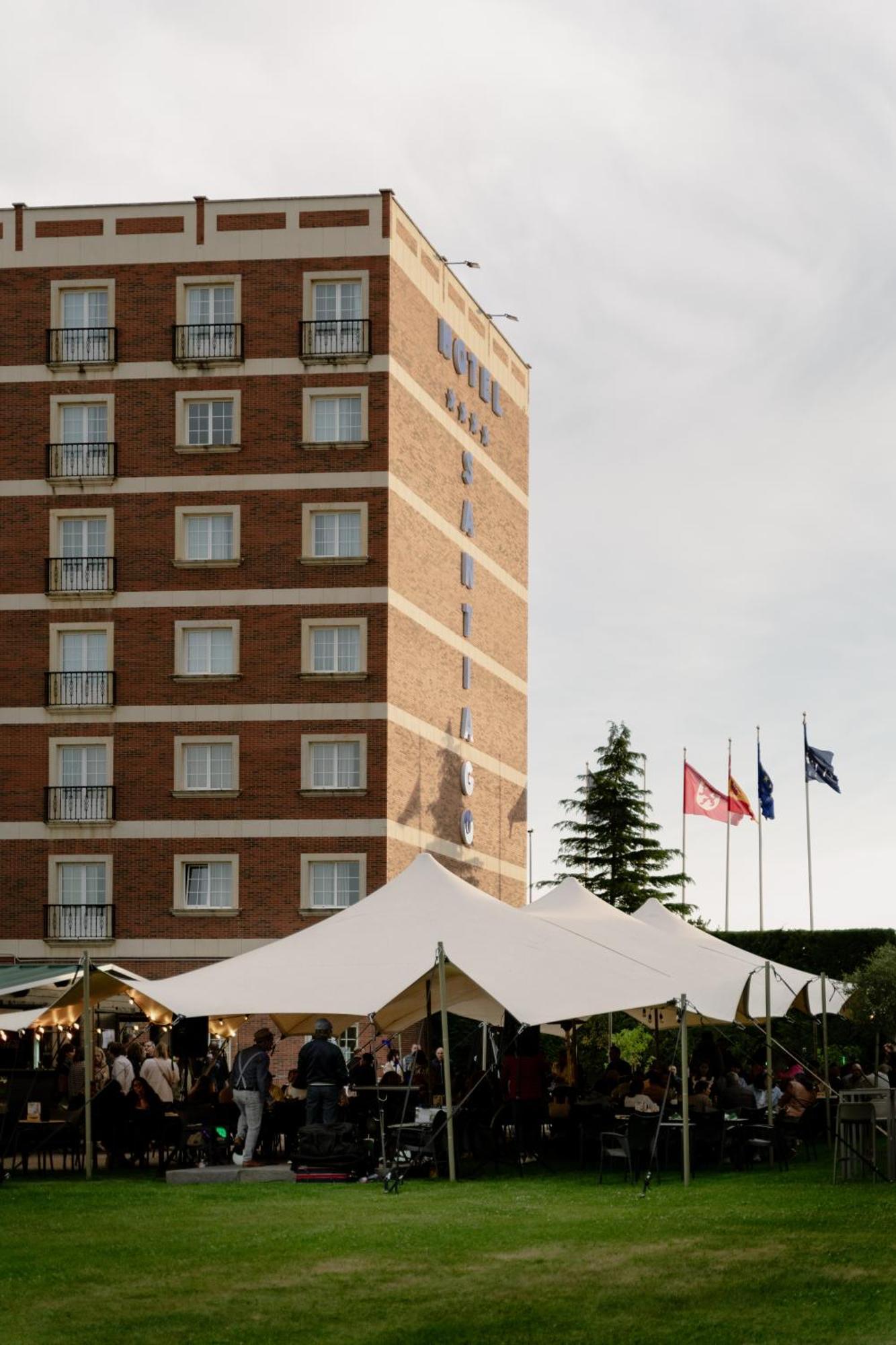 Hotel Santiago León Exterior foto